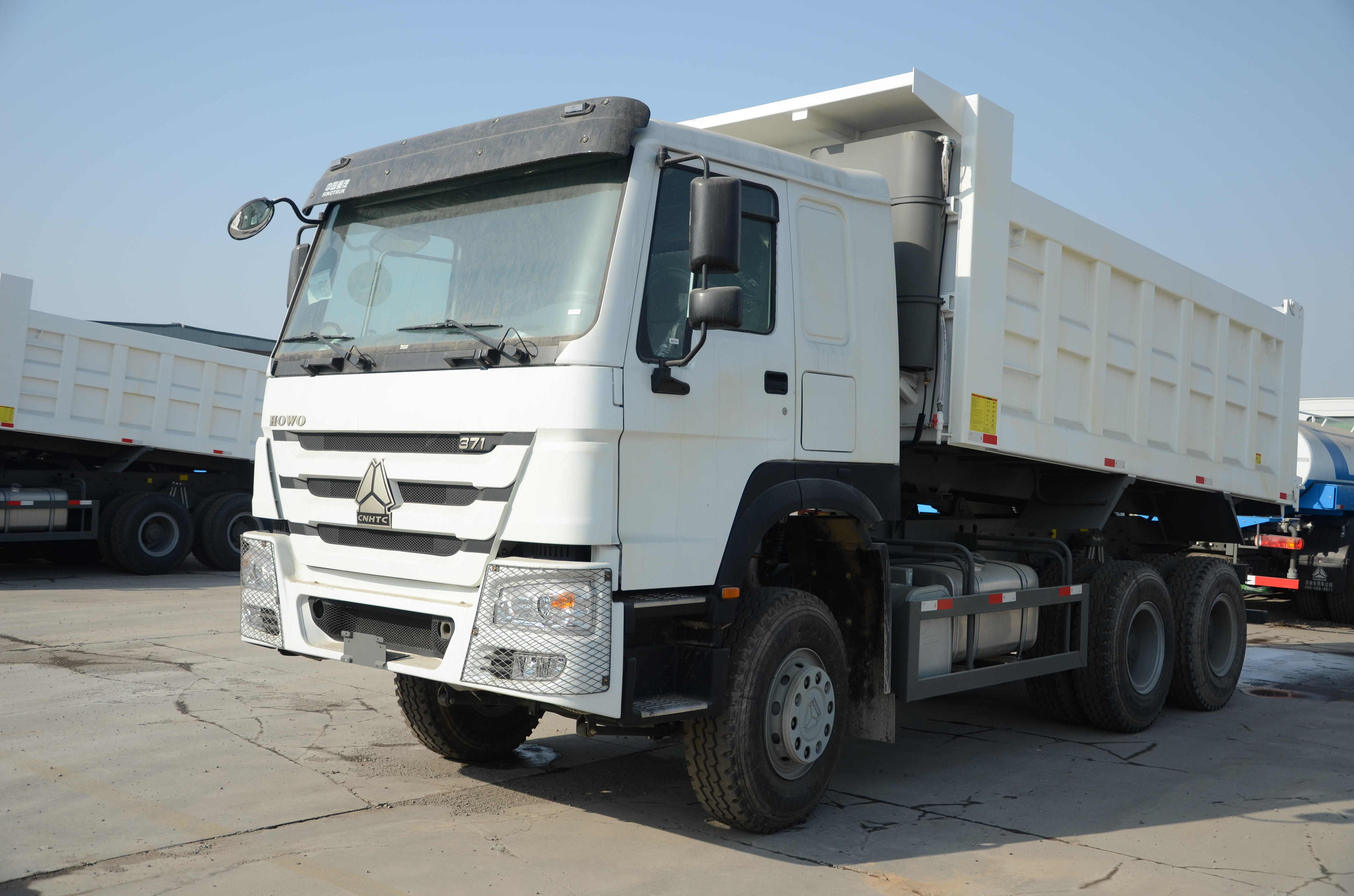 SINOTRUK HOWO 25 ton dump truck for sale